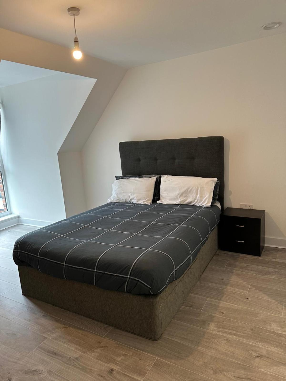 Lush King Ensuite In A Shared Home Manchester Extérieur photo