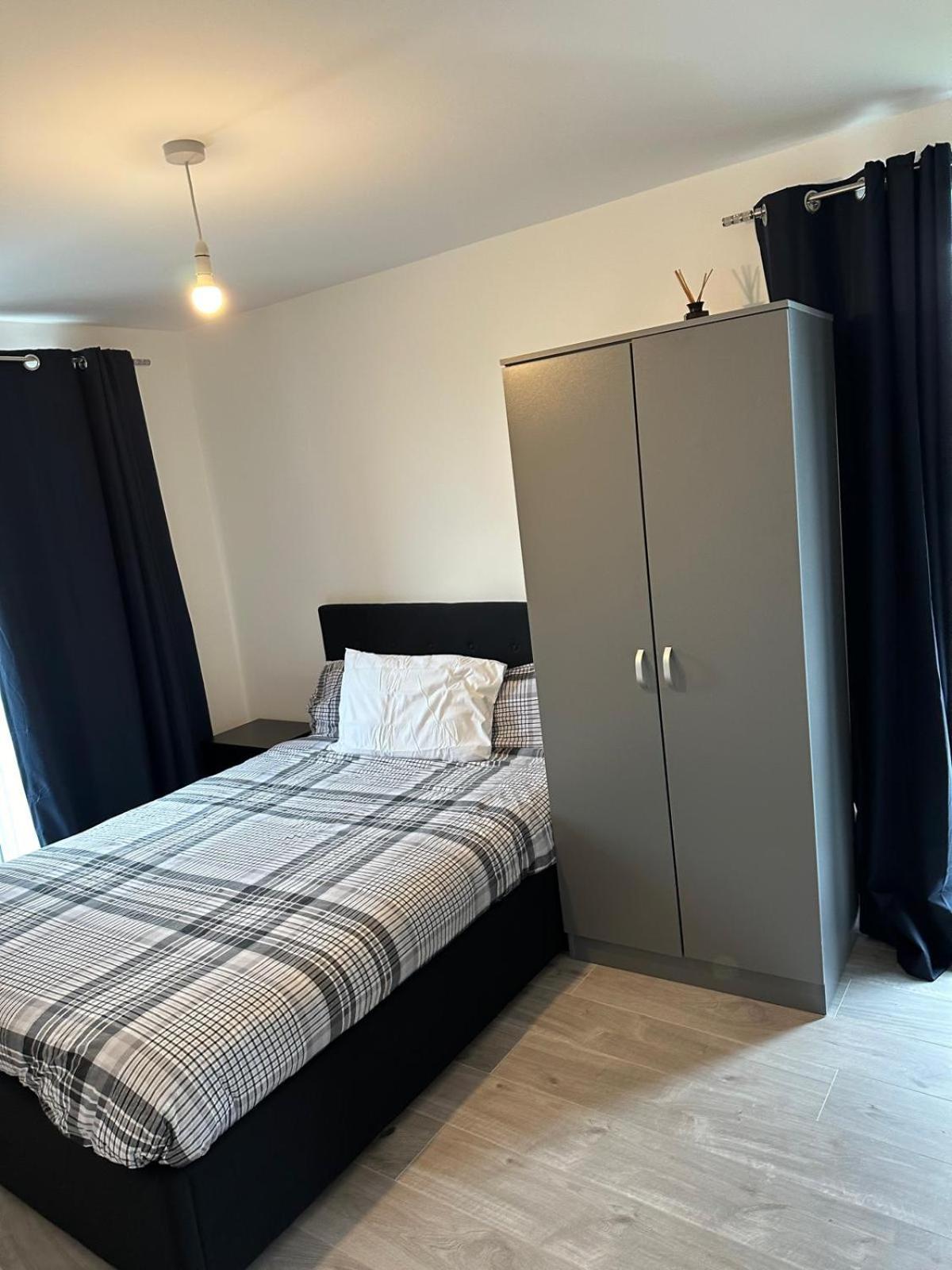 Lush King Ensuite In A Shared Home Manchester Extérieur photo