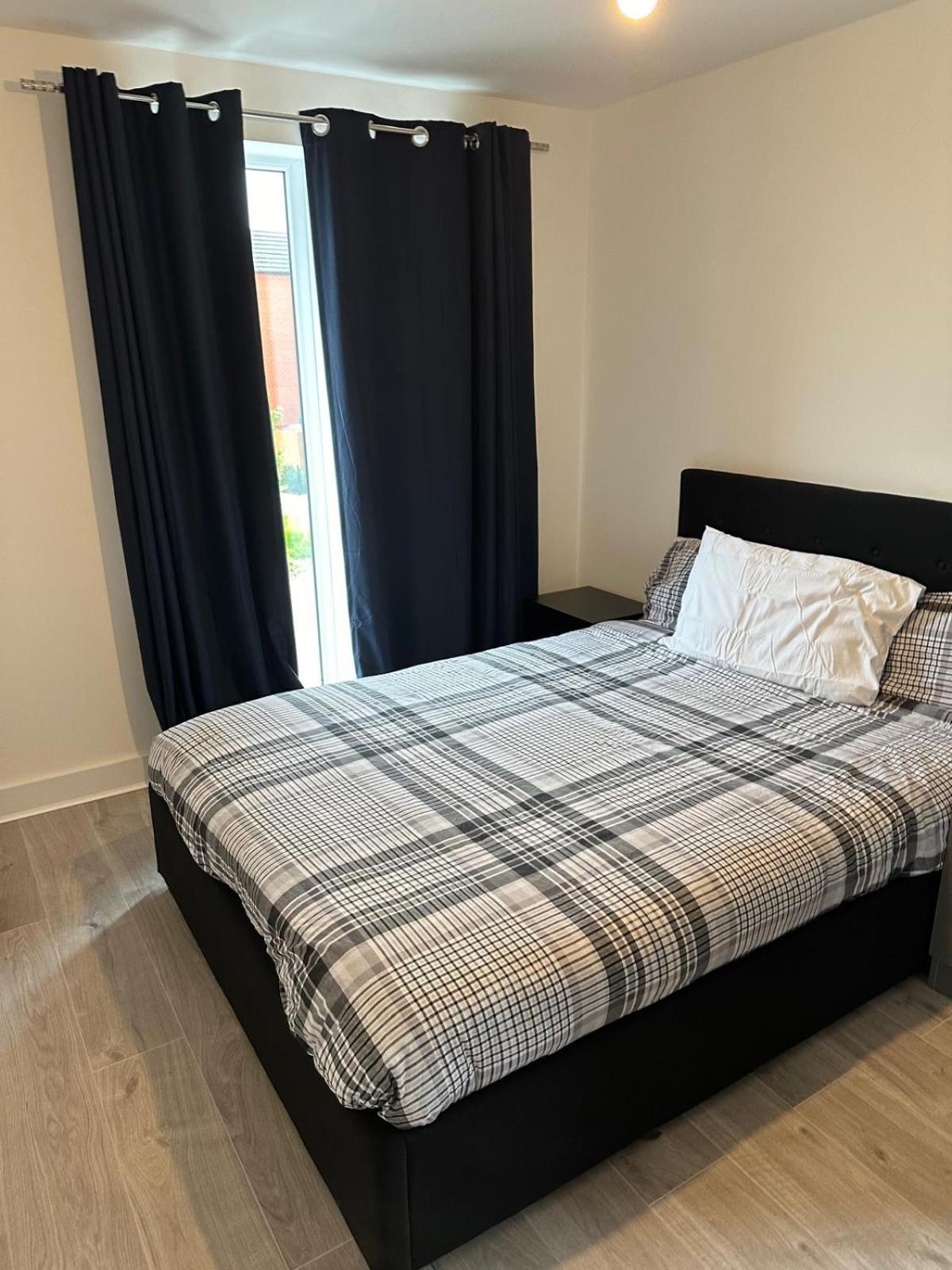 Lush King Ensuite In A Shared Home Manchester Extérieur photo