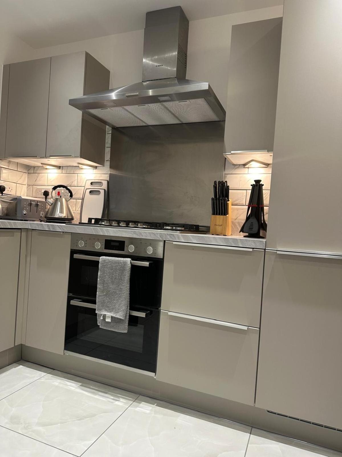 Lush King Ensuite In A Shared Home Manchester Extérieur photo